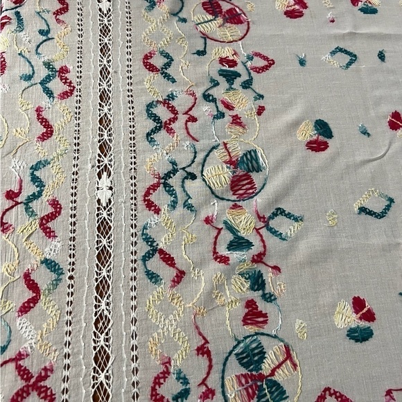 Boho Hand Embroidered Cut Work Lace Linen Tablecloth 89” x 43” - Picture 6 of 8
